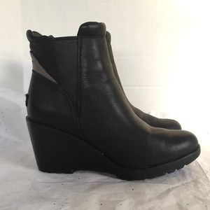 Sorel Black Leather After Hours Wedge Boot Pull on Style Chelsea Boot - Size 8.5